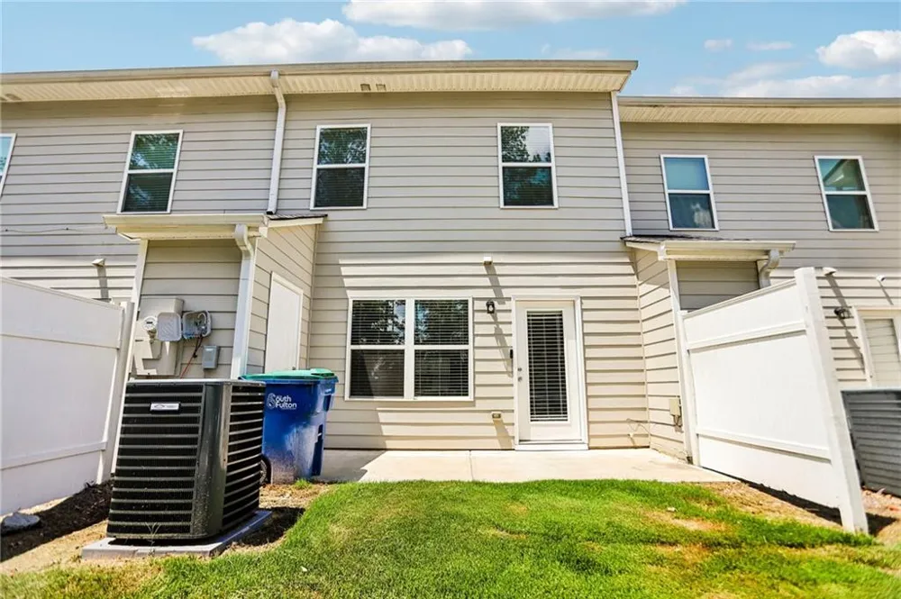 4422 Pinscher Street Union City, GA 30291