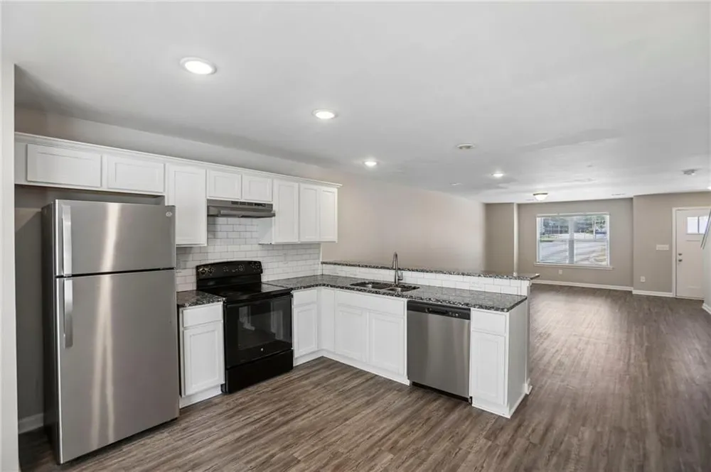 4422 Pinscher Street Union City, GA 30291
