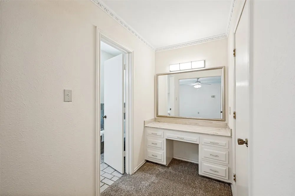 2414 Lakeview Circle Arlington, TX 76013
