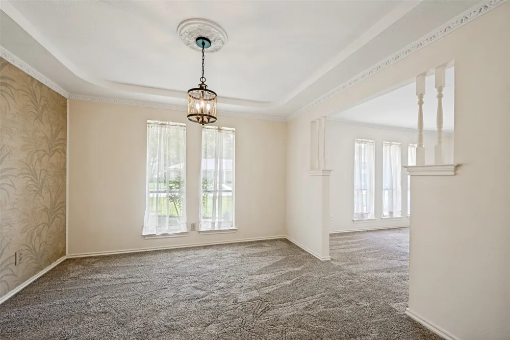 2414 Lakeview Circle Arlington, TX 76013