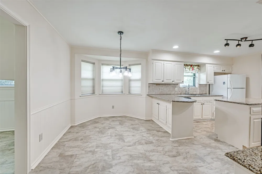 2414 Lakeview Circle Arlington, TX 76013