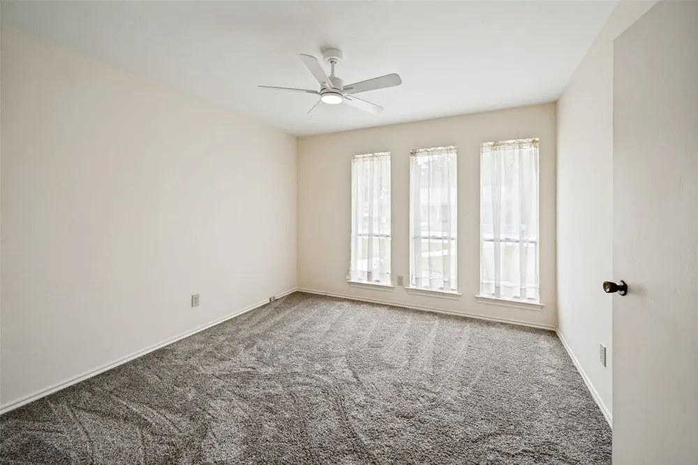 2414 Lakeview Circle Arlington, TX 76013