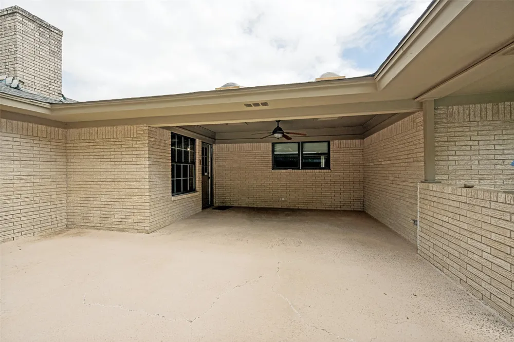 2414 Lakeview Circle Arlington, TX 76013