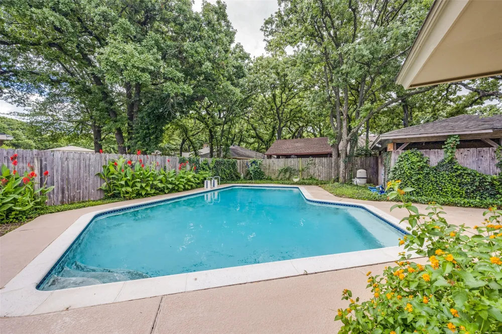 2414 Lakeview Circle Arlington, TX 76013