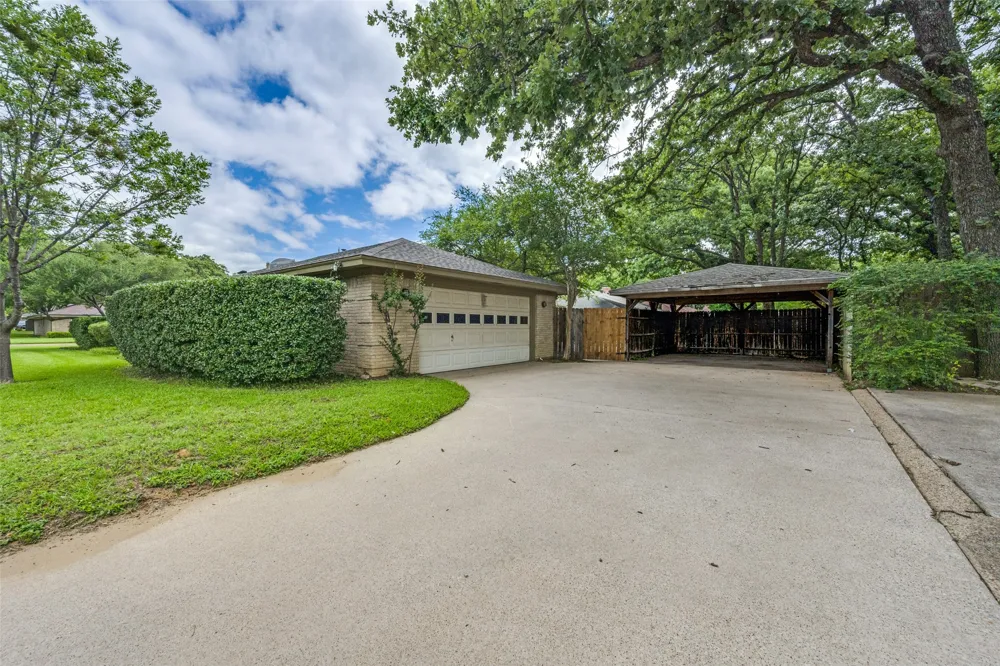 2414 Lakeview Circle Arlington, TX 76013