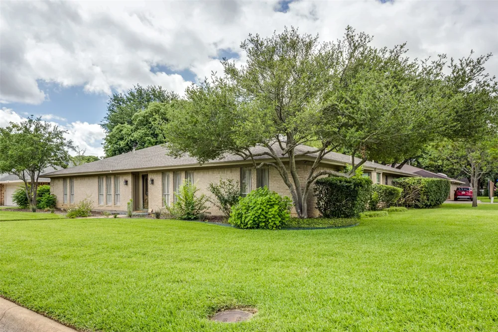 2414 Lakeview Circle Arlington, TX 76013