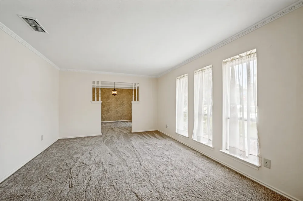2414 Lakeview Circle Arlington, TX 76013