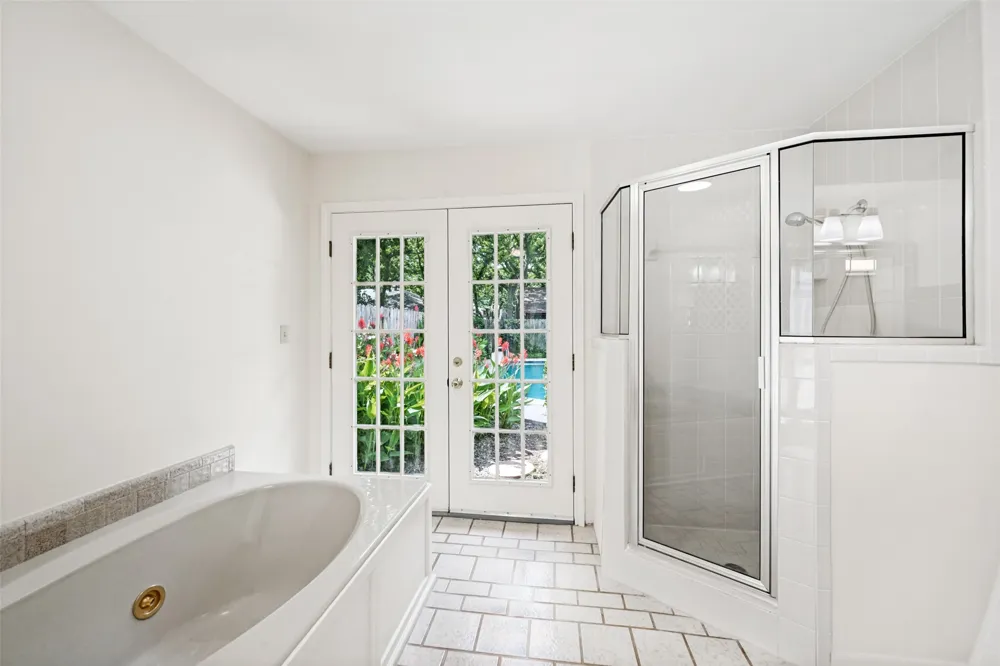 2414 Lakeview Circle Arlington, TX 76013