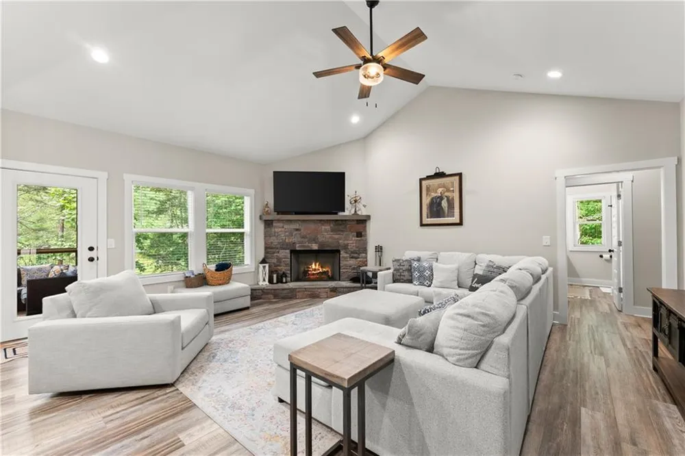 35 Chimney Lane Cleveland, GA 30528