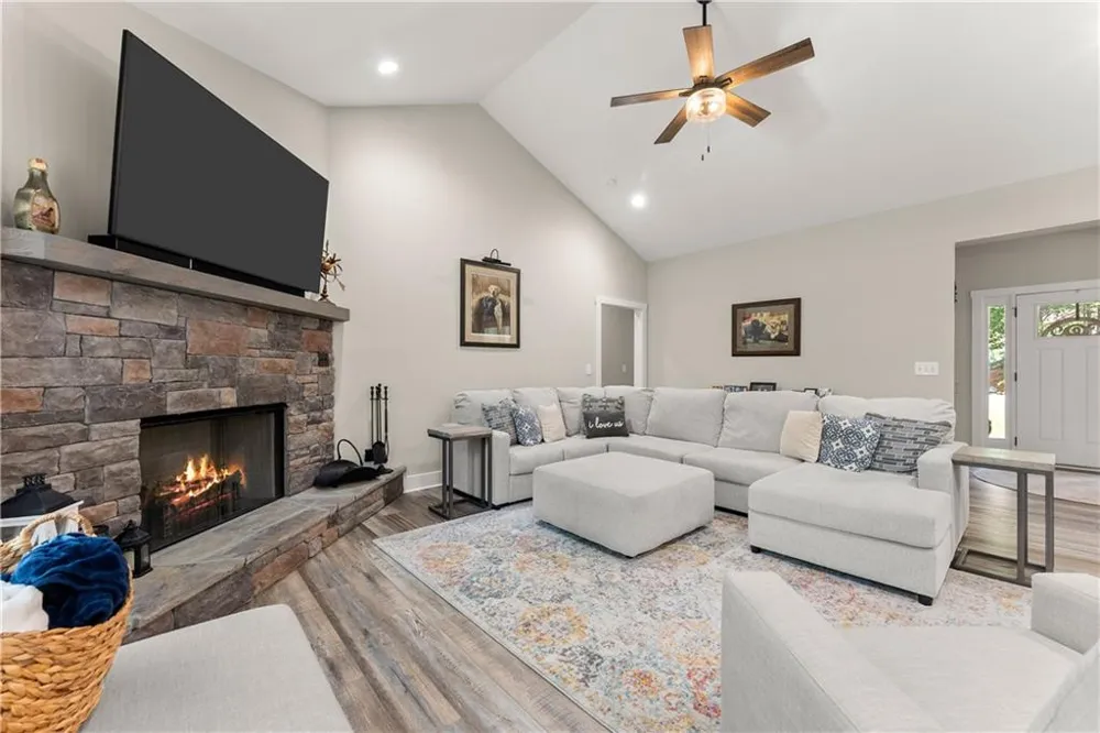 35 Chimney Lane Cleveland, GA 30528