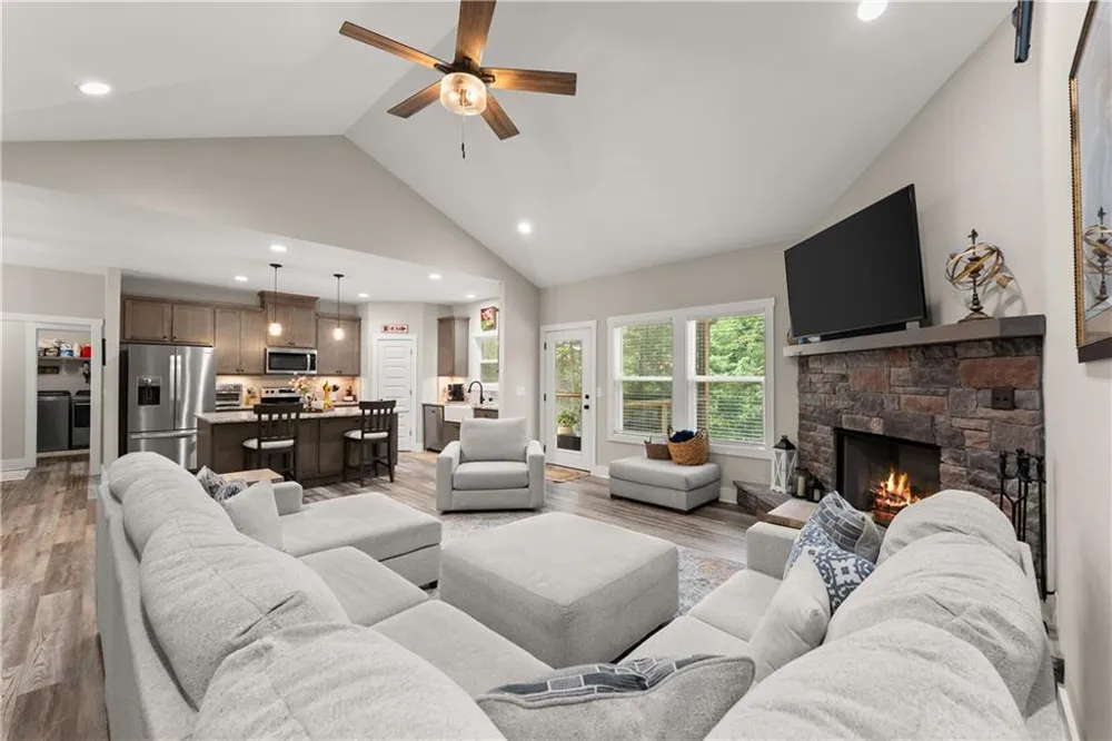 35 Chimney Lane Cleveland, GA 30528