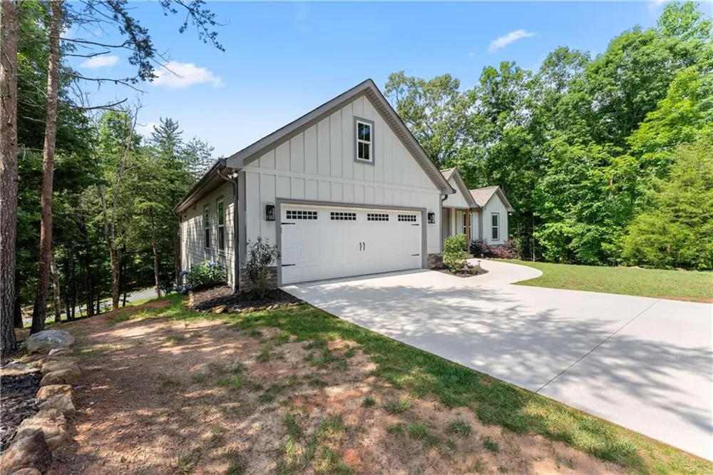 35 Chimney Lane Cleveland, GA 30528