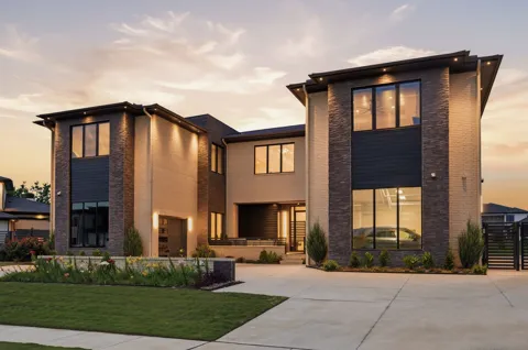 712 Crescent Heights