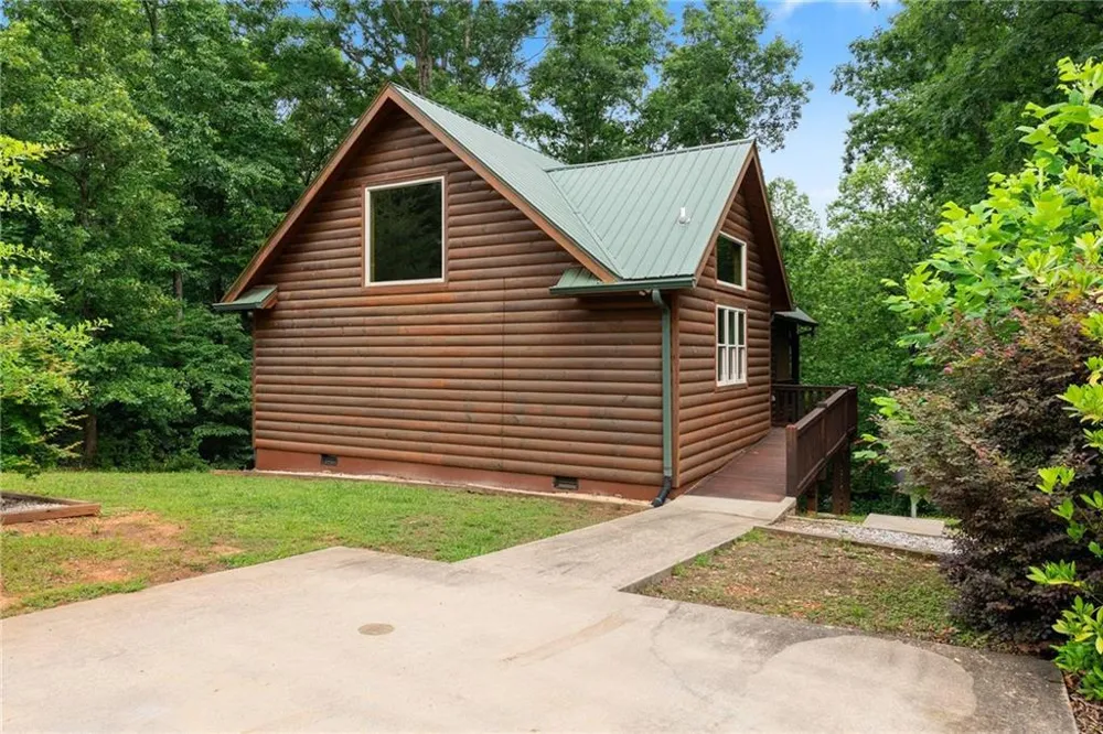265 Maple Ridge Drive Cleveland, GA 30528
