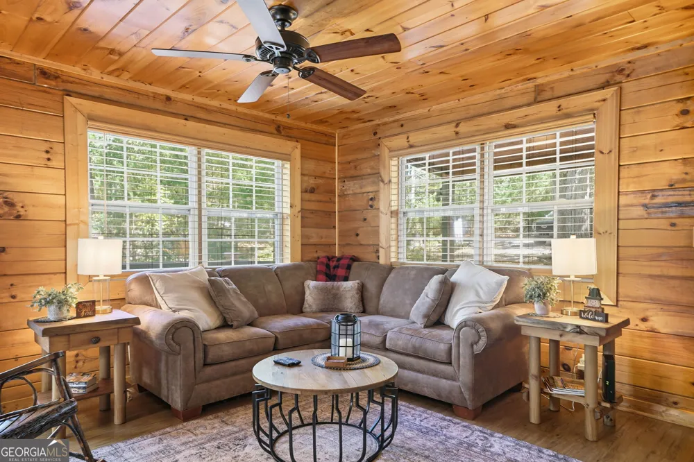 25 Foster LN Morganton, GA 30560