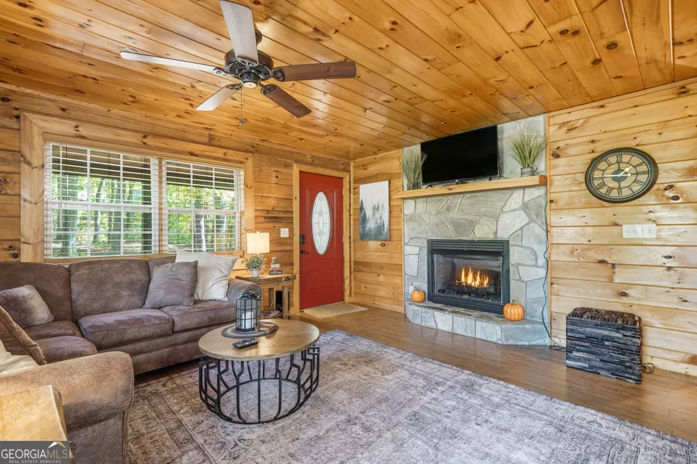 25 Foster LN Morganton, GA 30560