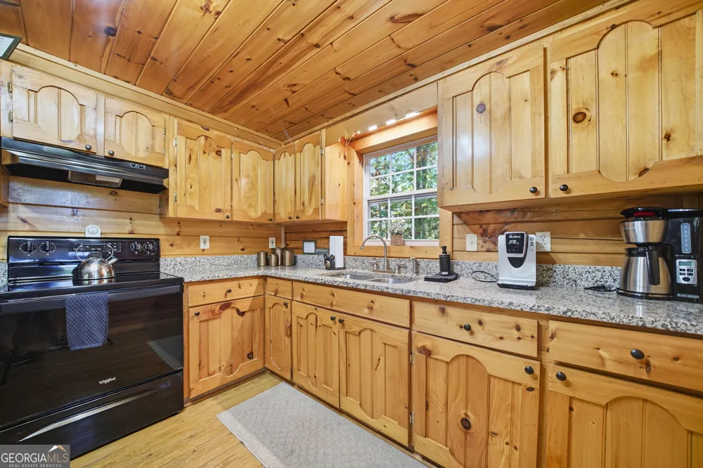 25 Foster LN Morganton, GA 30560
