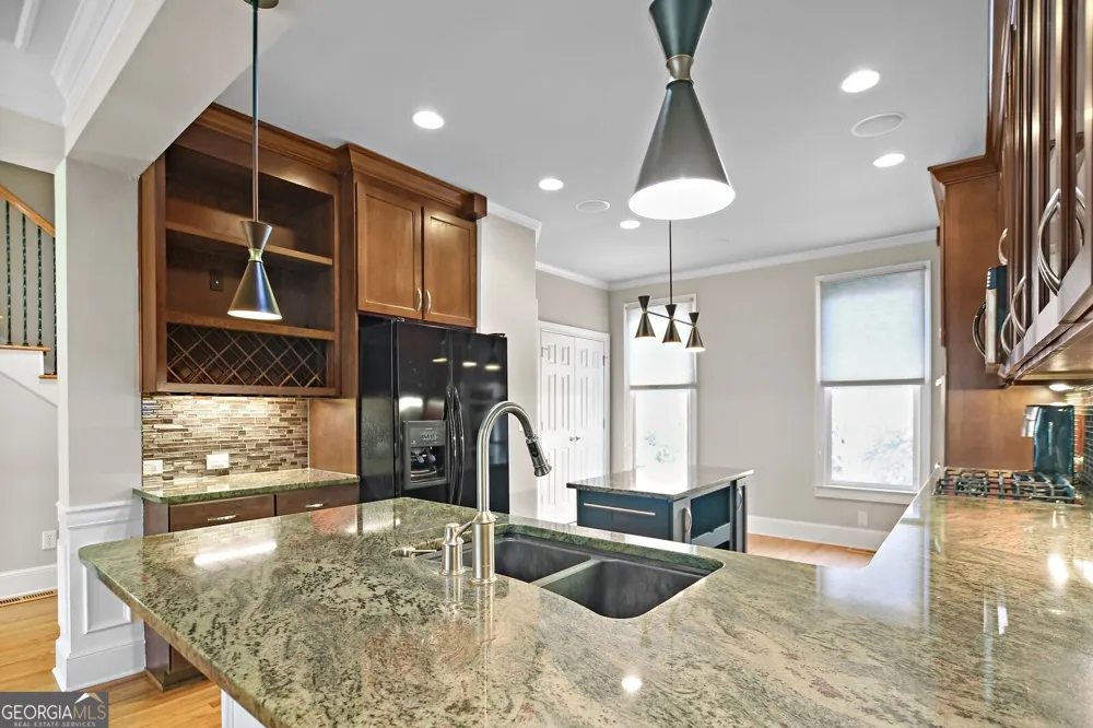 1507 Legacy Cove LN Roswell, GA 30075