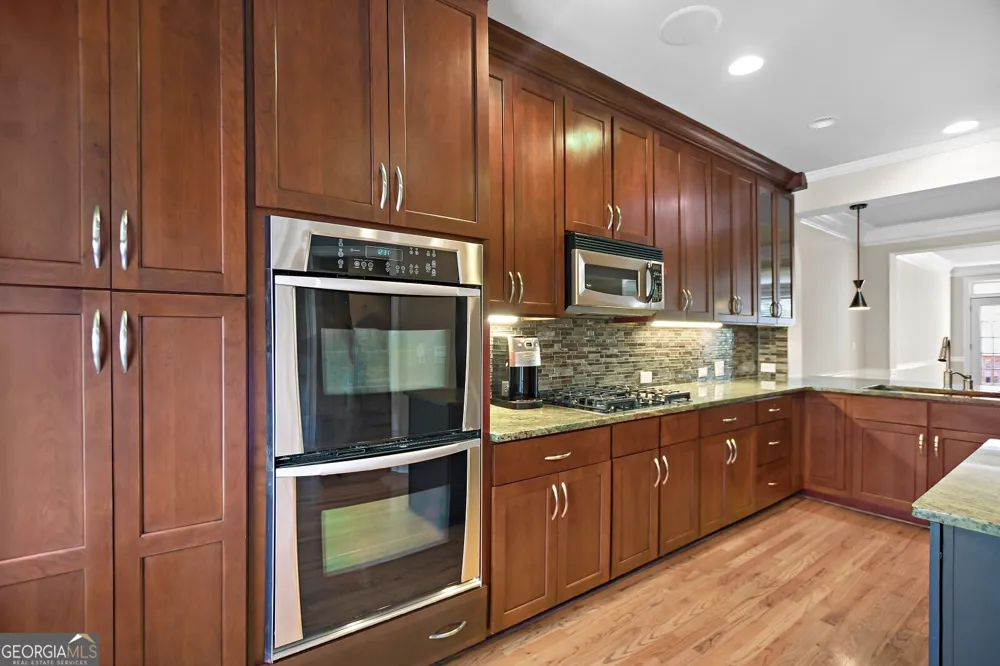 1507 Legacy Cove LN Roswell, GA 30075