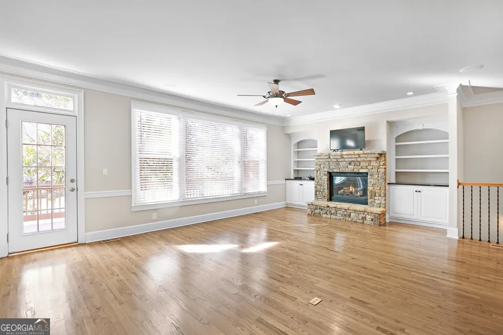 1507 Legacy Cove LN Roswell, GA 30075