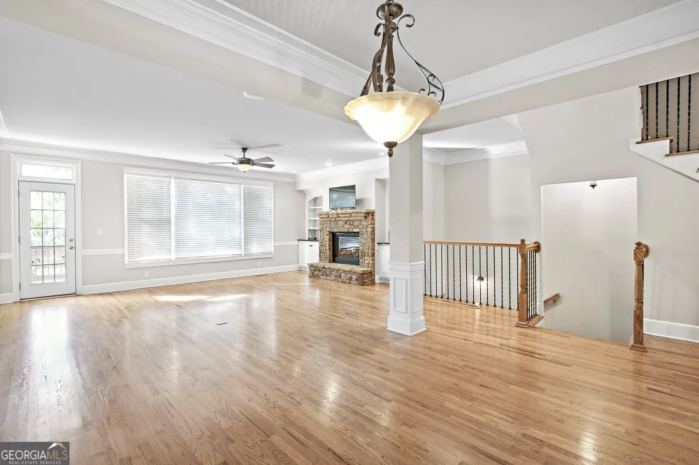 1507 Legacy Cove LN Roswell, GA 30075