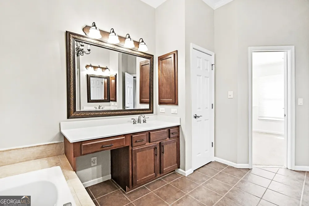 1507 Legacy Cove LN Roswell, GA 30075