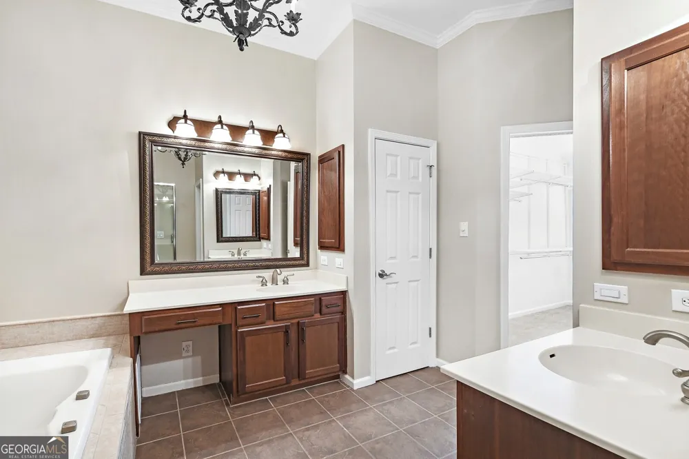 1507 Legacy Cove LN Roswell, GA 30075