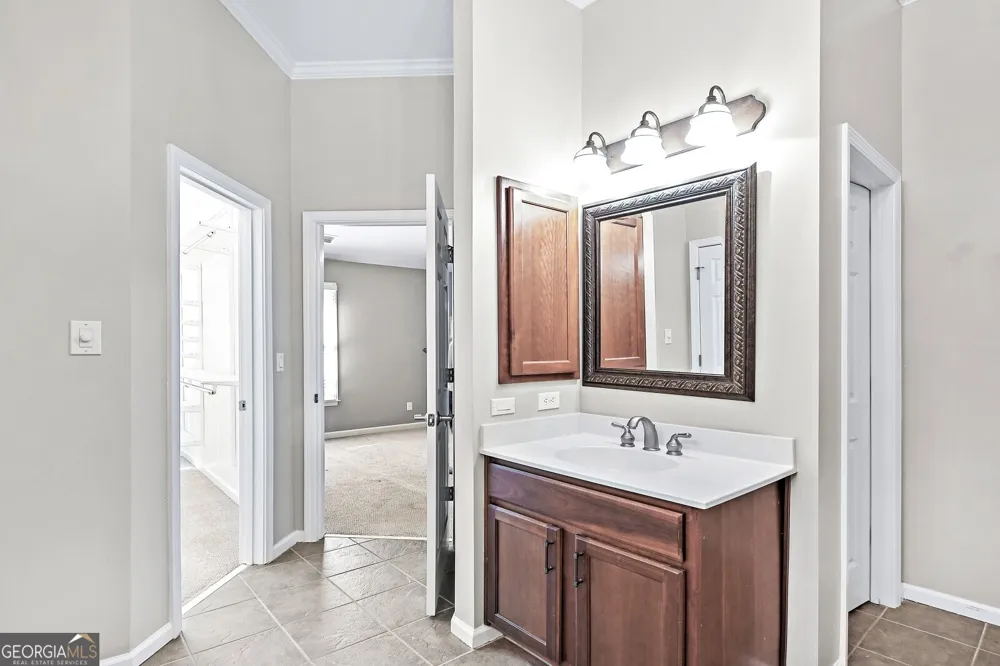 1507 Legacy Cove LN Roswell, GA 30075