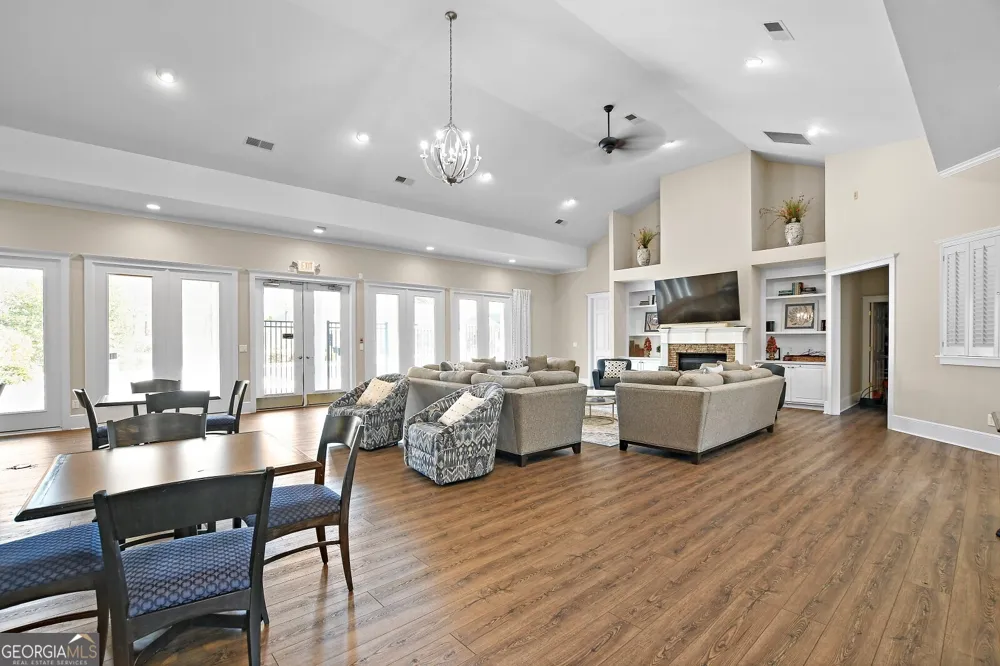 1507 Legacy Cove LN Roswell, GA 30075