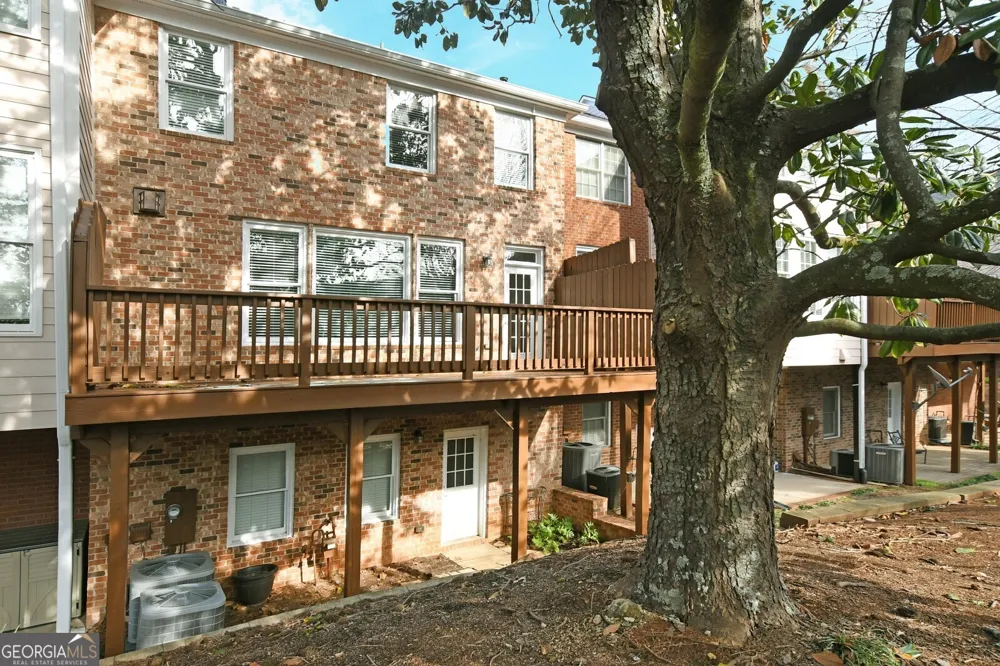 1507 Legacy Cove LN Roswell, GA 30075