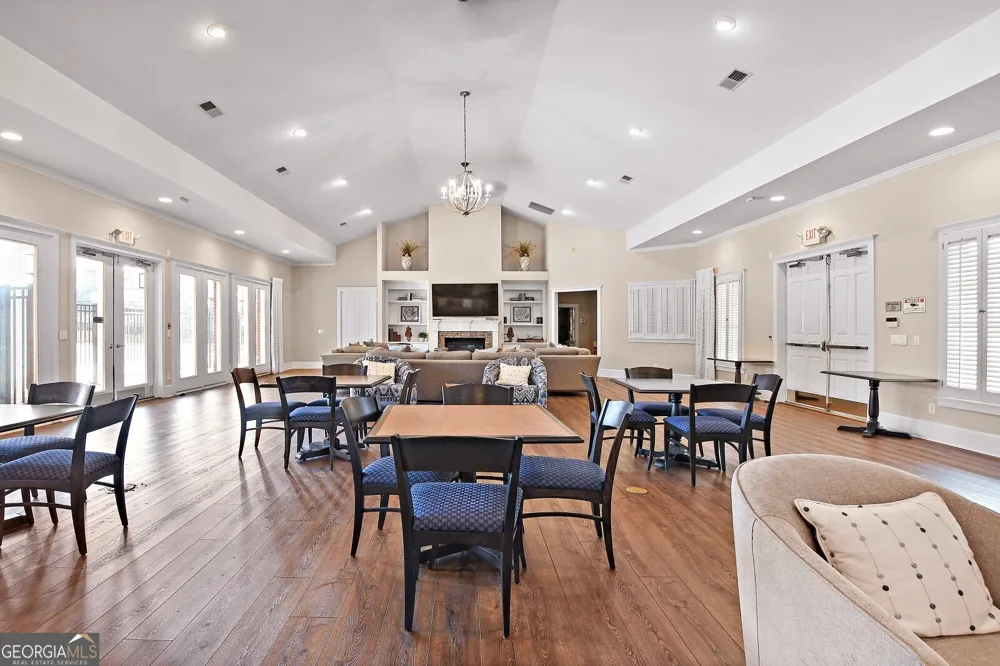 1507 Legacy Cove LN Roswell, GA 30075