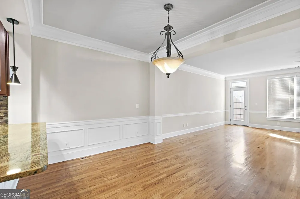 1507 Legacy Cove LN Roswell, GA 30075