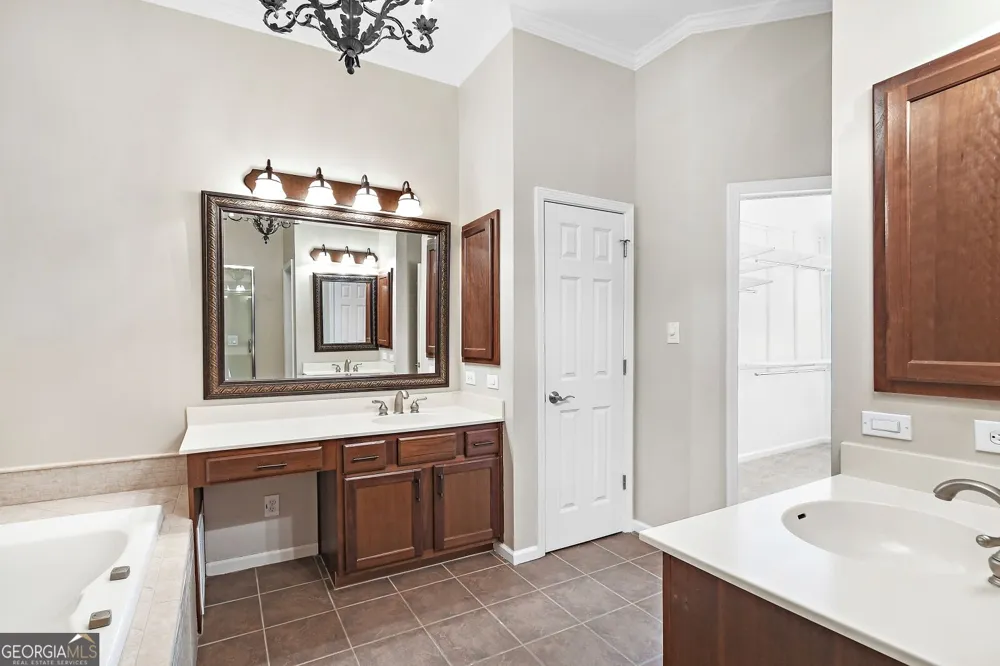 1507 Legacy Cove LN Roswell, GA 30075