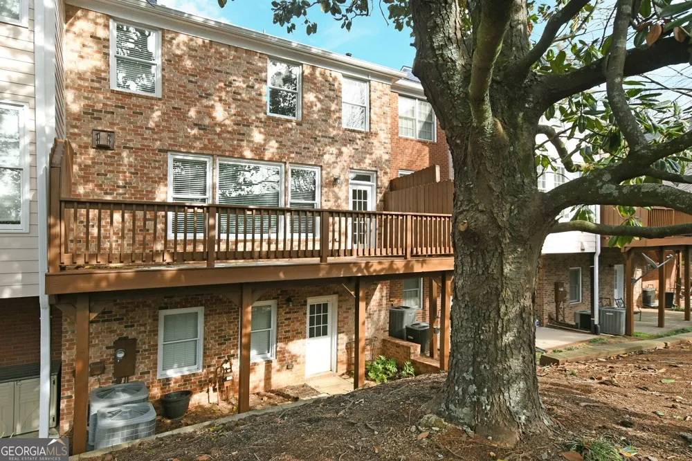 1507 Legacy Cove LN Roswell, GA 30075