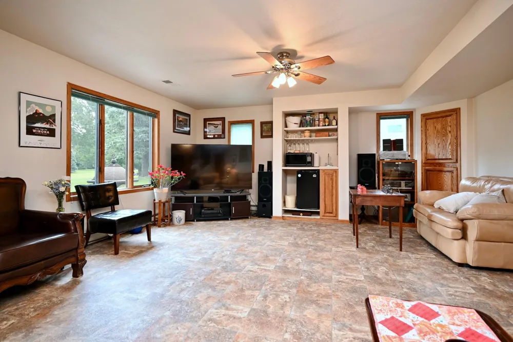 110 Benson Drive Lewiston, MN 55952
