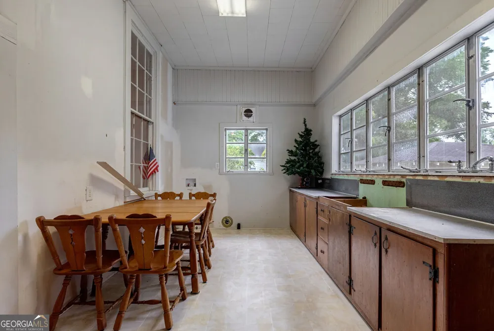 99 W Main ST Gibson, GA 30810