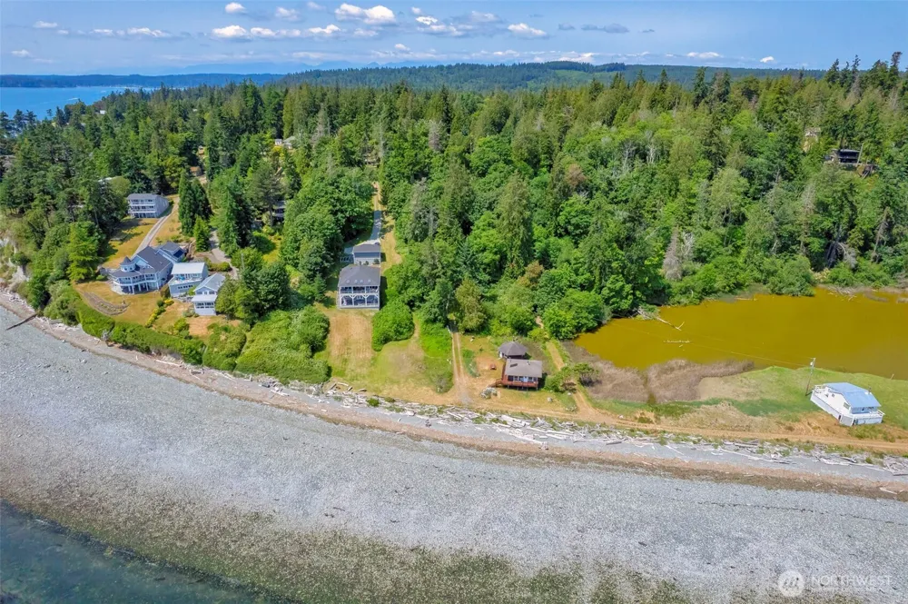 20818 President Point Road NE Kingston, WA 98346