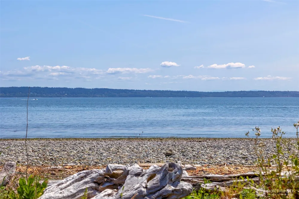 20818 President Point Road NE Kingston, WA 98346