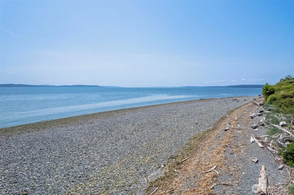 20818 President Point Road NE Kingston, WA 98346