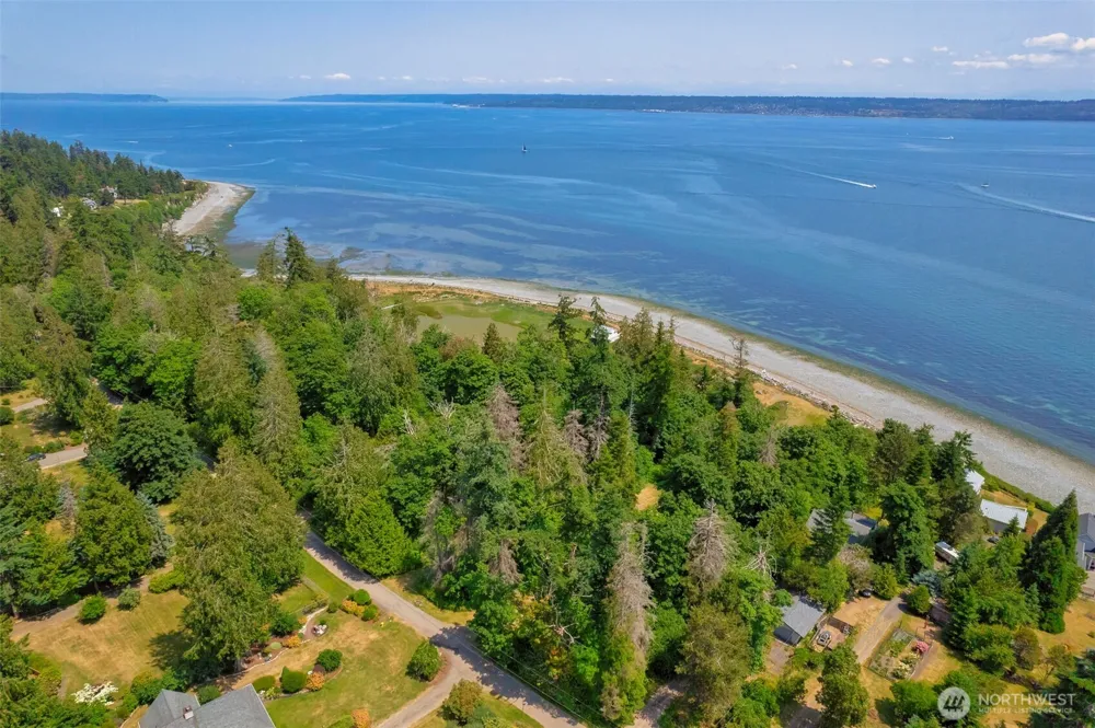20818 President Point Road NE Kingston, WA 98346