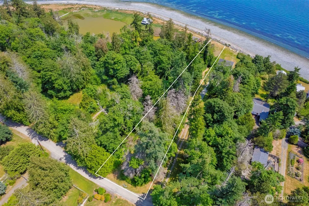 20818 President Point Road NE Kingston, WA 98346