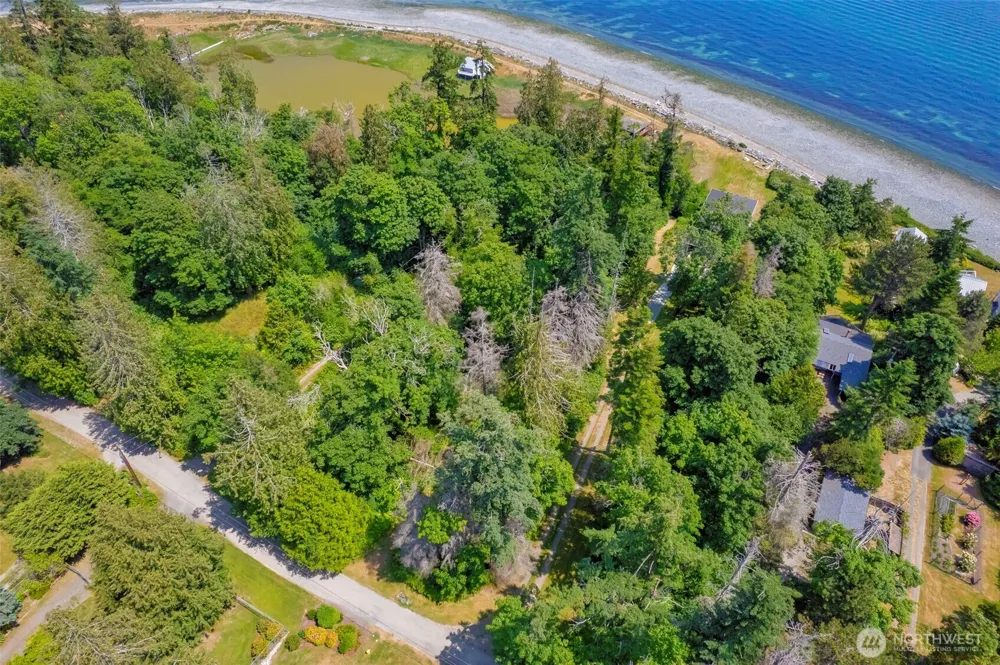 20818 President Point Road NE Kingston, WA 98346