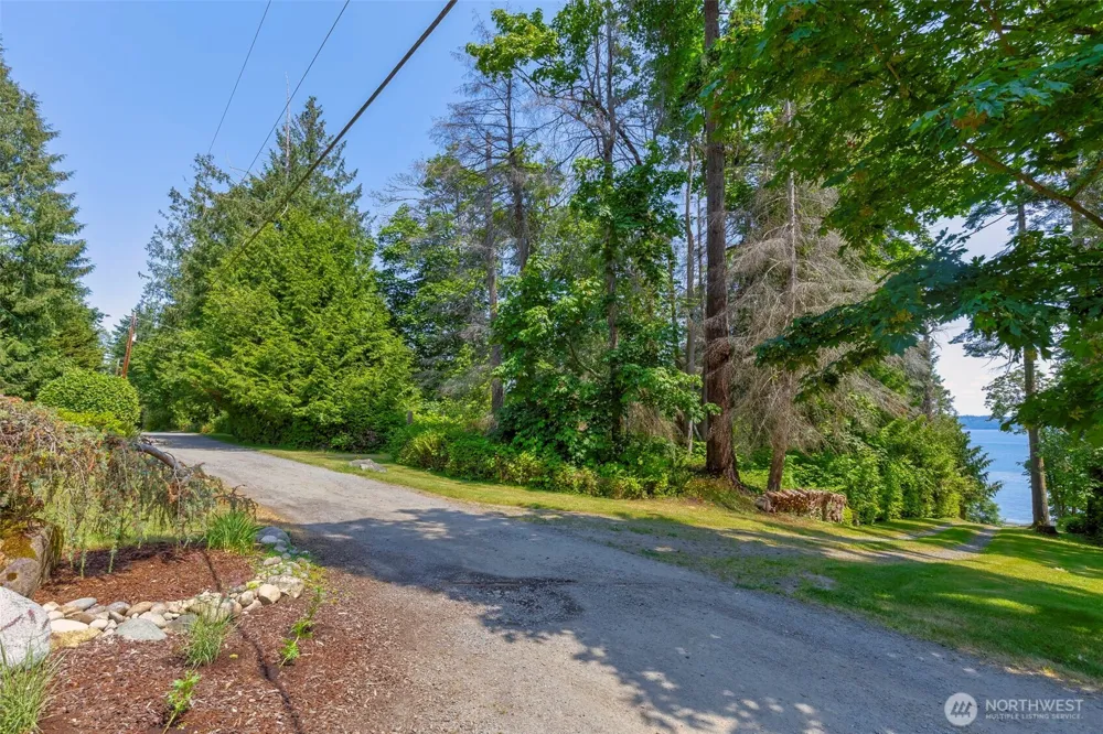 20818 President Point Road NE Kingston, WA 98346
