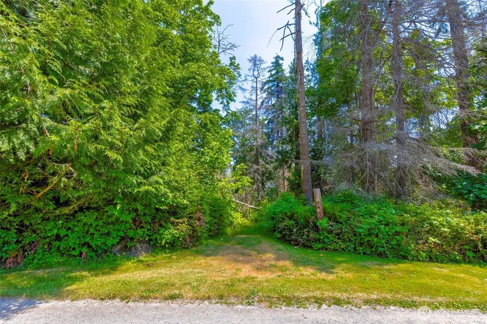 20818 President Point Road NE Kingston, WA 98346