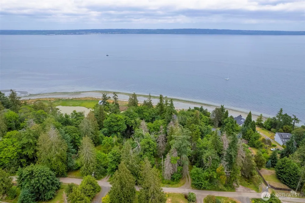 20818 President Point Road NE Kingston, WA 98346
