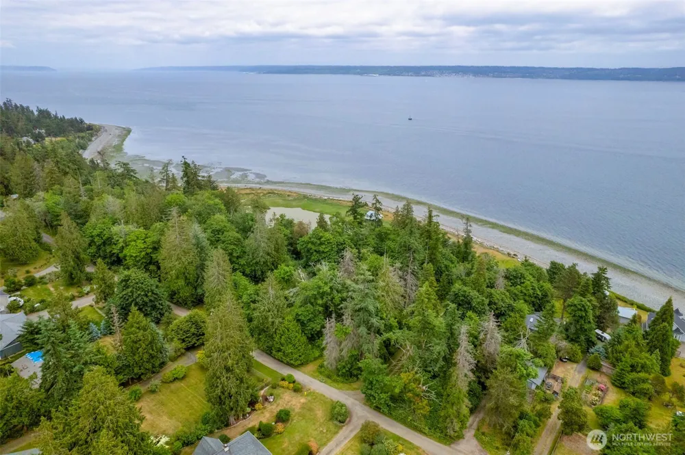 20818 President Point Road NE Kingston, WA 98346