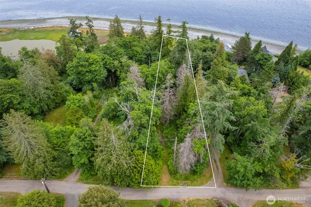 20818 President Point Road NE Kingston, WA 98346