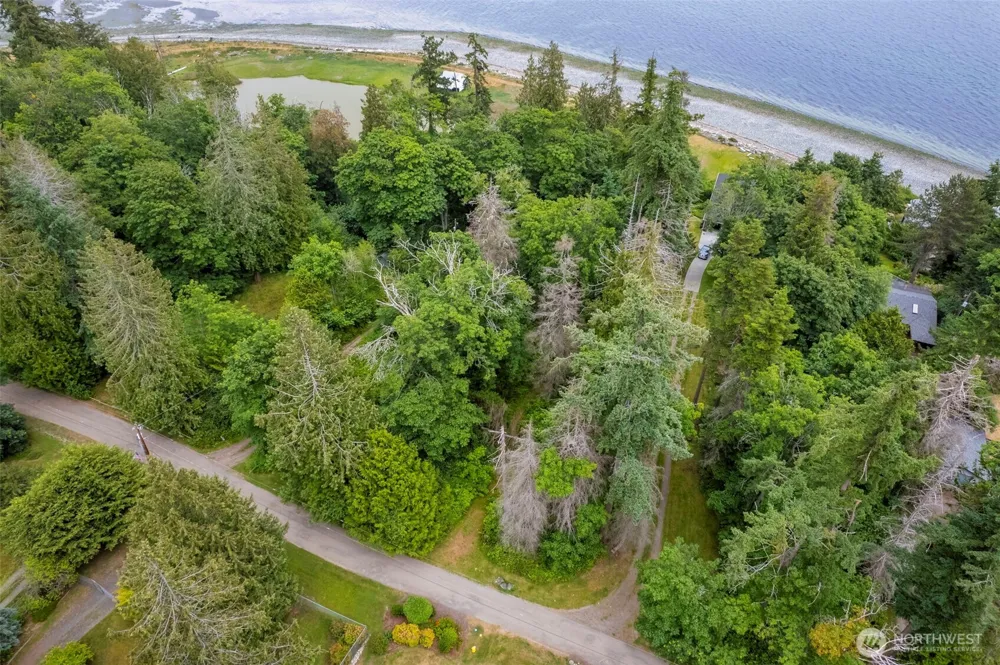 20818 President Point Road NE Kingston, WA 98346