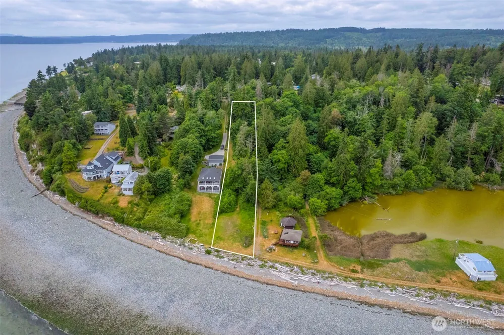 20818 President Point Road NE Kingston, WA 98346