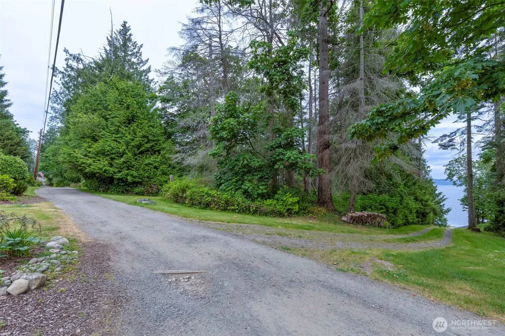 20818 President Point Road NE Kingston, WA 98346